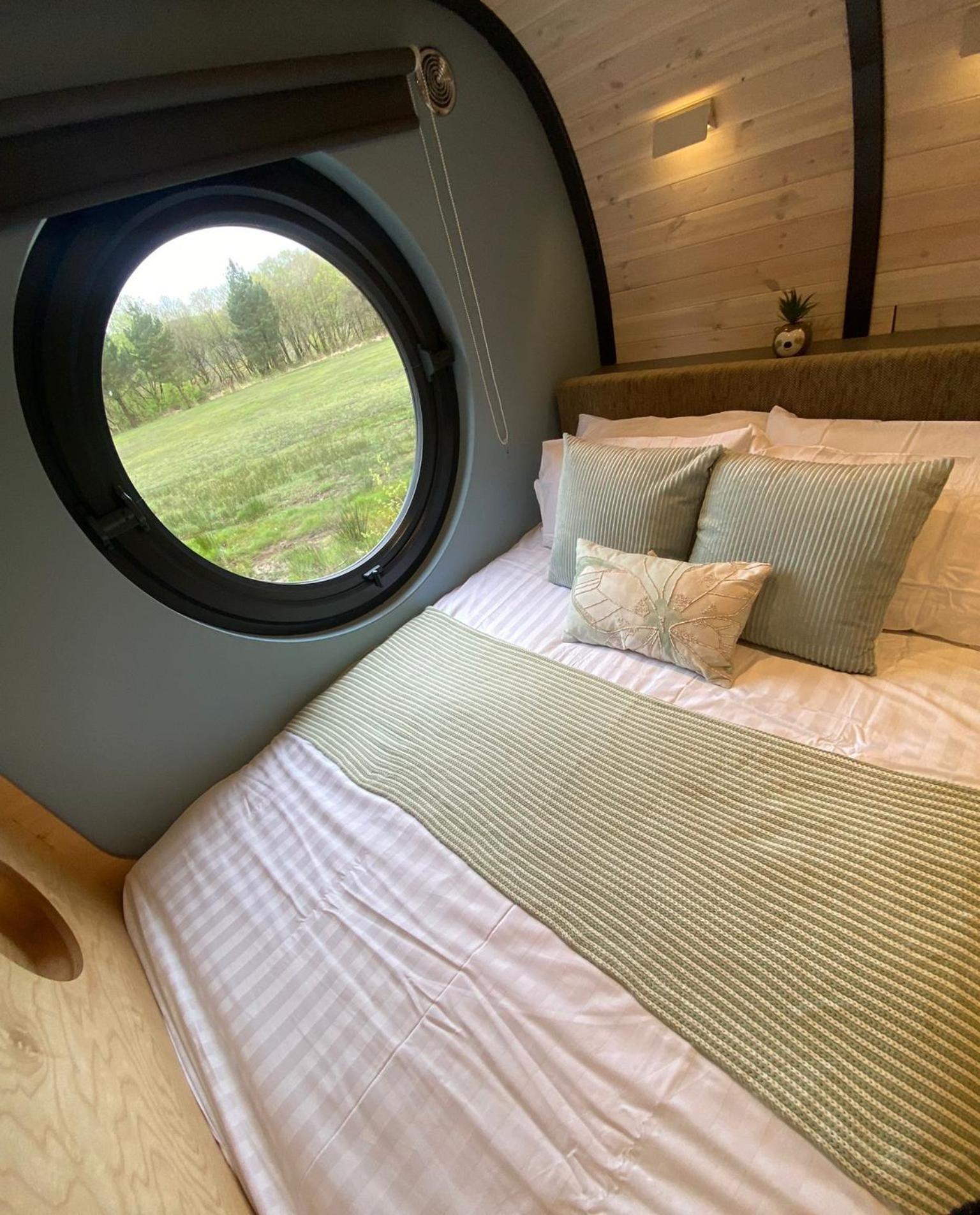 Celtic Minor Pods Villa Ystalyfera Kültér fotó
